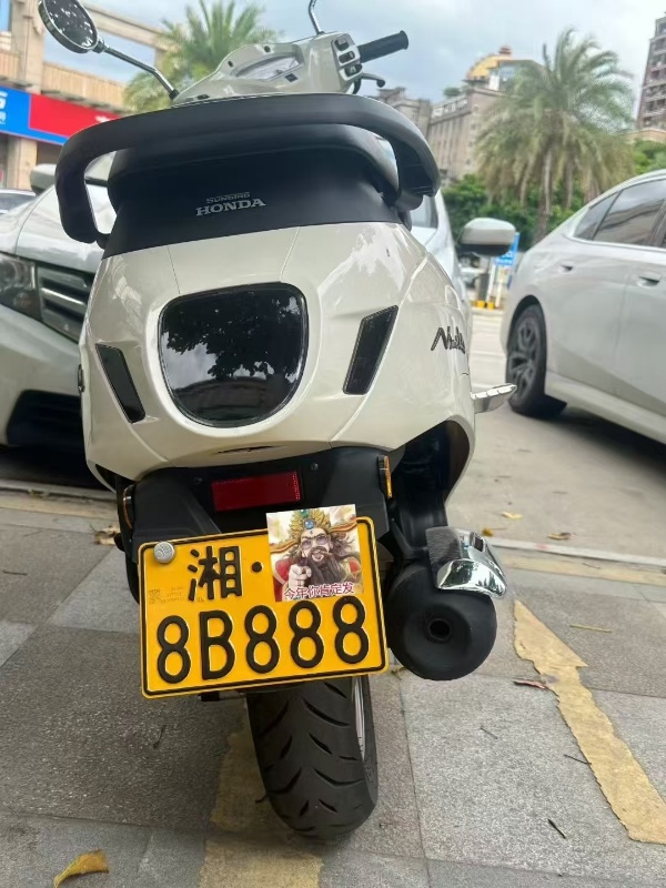 湖南摩托车牌靓号：湘@8B888 3连豹子号，高仿5个8